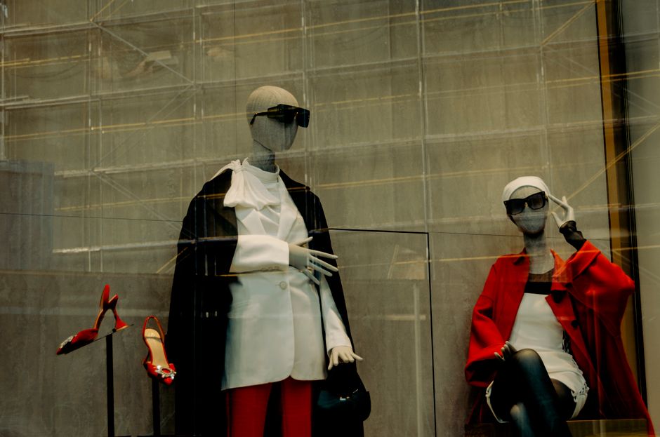 10 Things Classy Europeans Never Wear in Europe