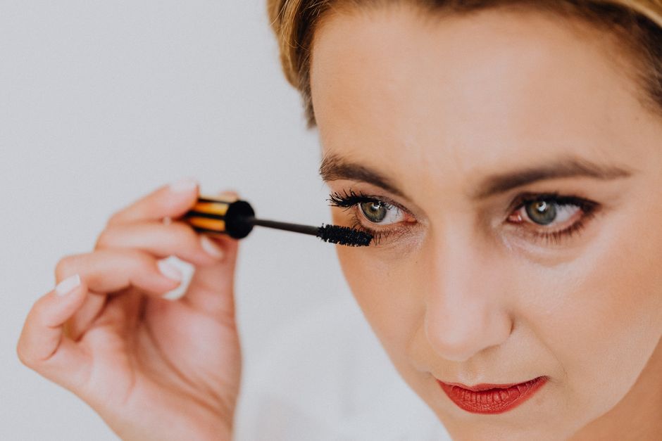 15 Genius Makeup Hacks from Reddit That Actually Work